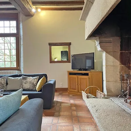 Casa de Férias Manoir Du Xveme Siecle Avec Jardin Prive, Cheminee Et Animaux Acceptes - Fr-1-497-204