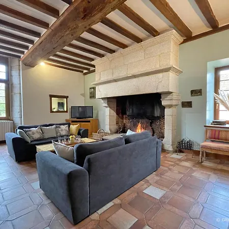 Manoir Du Xveme Siecle Avec Jardin Prive, Cheminee Et Animaux Acceptes - Fr-1-497-204