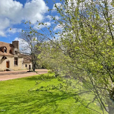 Casa de Férias Manoir Du Xveme Siecle Avec Jardin Prive, Cheminee Et Animaux Acceptes - Fr-1-497-204 *