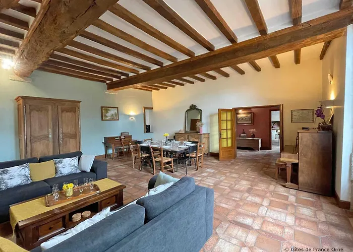 Casa de Férias Manoir Du Xveme Siecle Avec Jardin Prive, Cheminee Et Animaux Acceptes - Fr-1-497-204 *