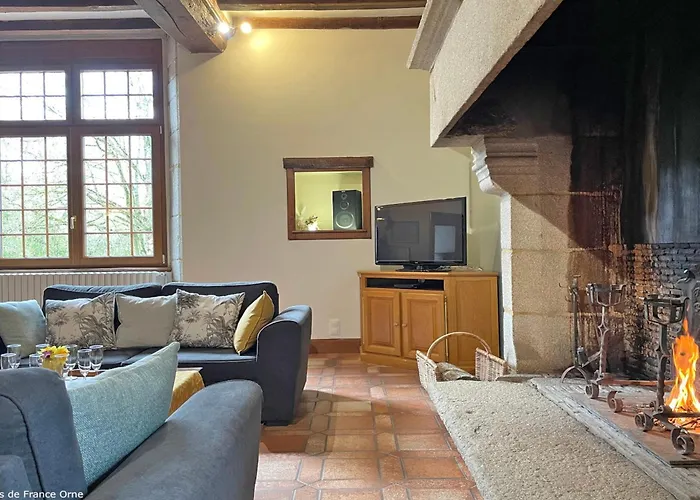 Casa de Férias Manoir Du Xveme Siecle Avec Jardin Prive, Cheminee Et Animaux Acceptes - Fr-1-497-204