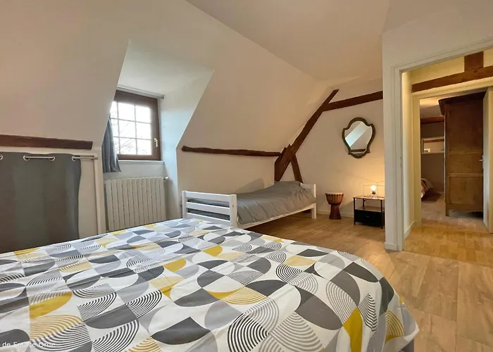 Casa de Férias Manoir Du Xveme Siecle Avec Jardin Prive, Cheminee Et Animaux Acceptes - Fr-1-497-204 *