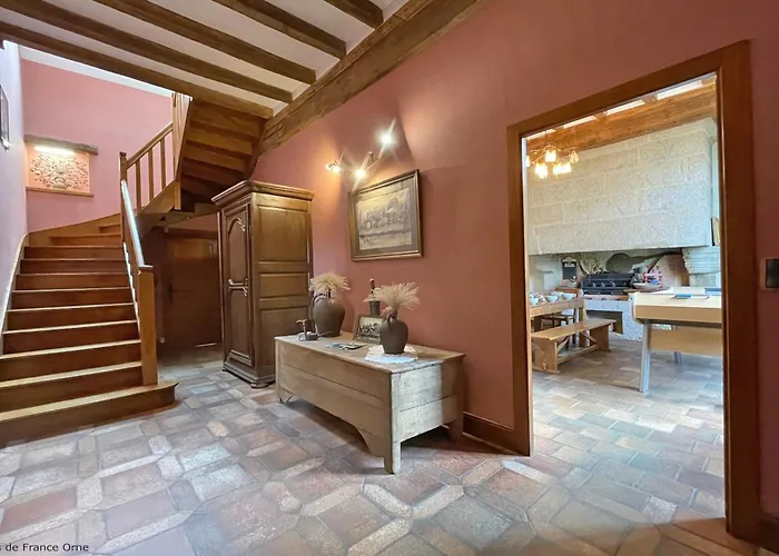 Casa de Férias Manoir Du Xveme Siecle Avec Jardin Prive, Cheminee Et Animaux Acceptes - Fr-1-497-204